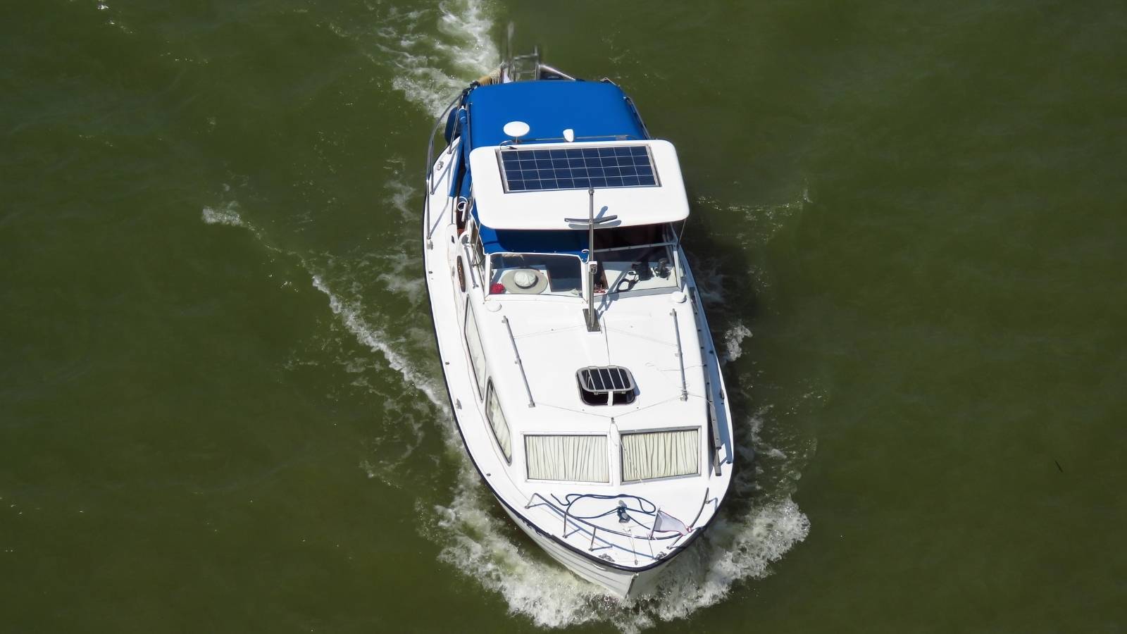 Solar Panels for Boats and Marine Applications: The Ultimate Guide