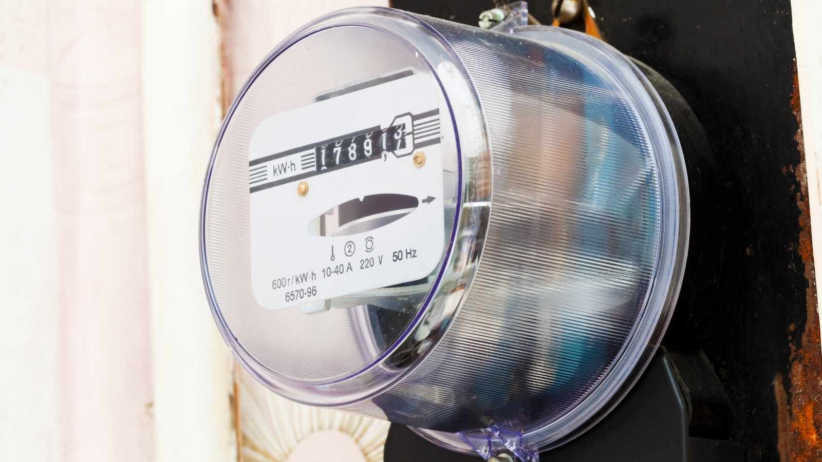 Decoding Net Metering: How Your Solar Panels Interact with Your Electric Bill